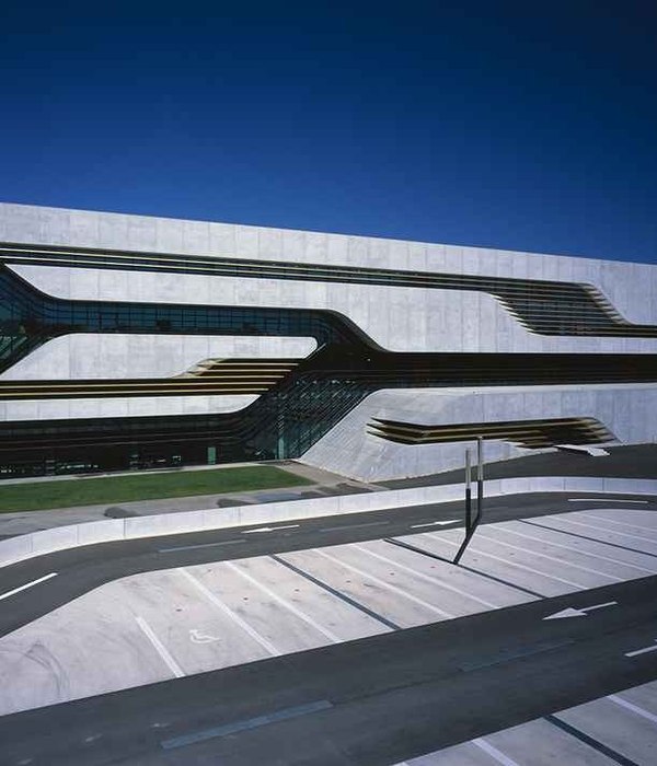 Pierresvives | Zaha Hadid Architects 的混凝土艺术