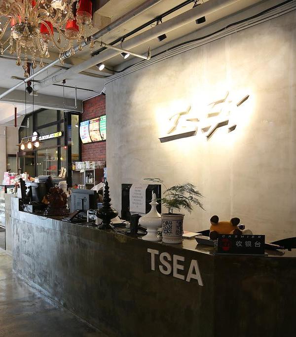 TSEA 网络竞技会所 | 工业风水泥原木的错位之美