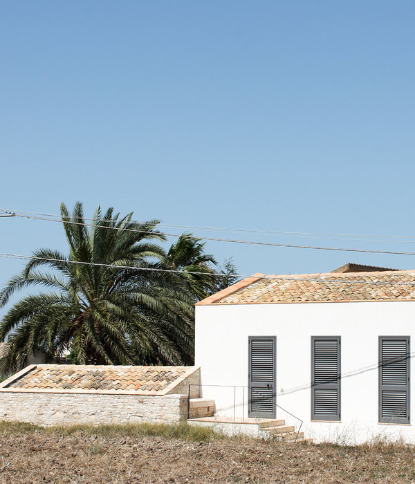 地中海岸石头别墅，传统与当代共生