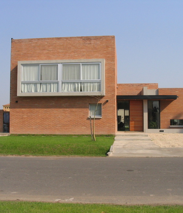 阿根廷布宜诺斯艾利斯河畔的 Markelin House