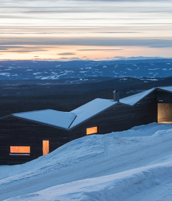 挪威 Sjusjøen 木屋，风雪中的私密观景盛宴