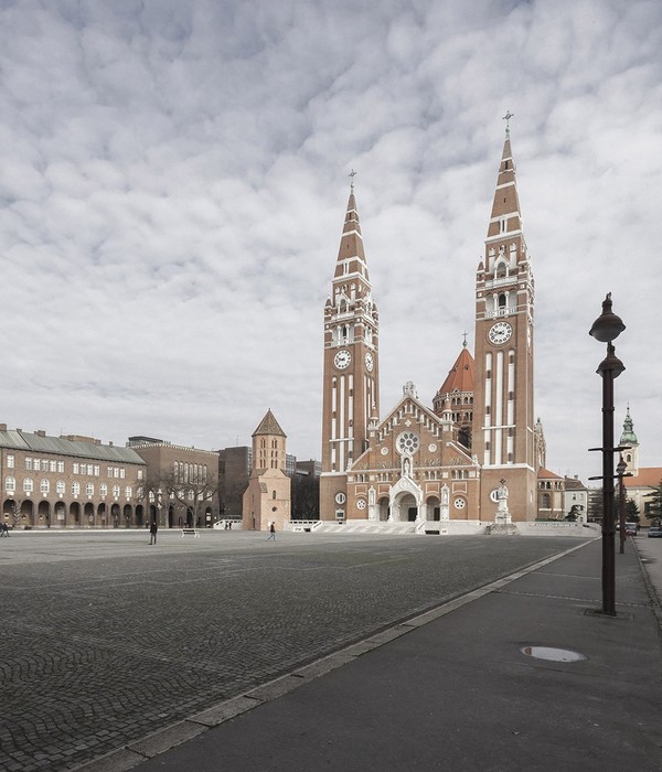 匈牙利 Szeged 教堂穹顶翻新，历史与现代交融