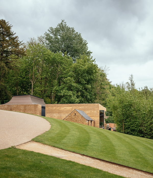 Rammed Earth Yoga Studio / Invisible Studio