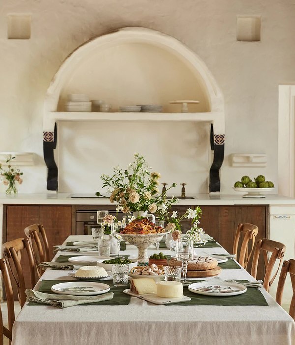 Beautiful table settings for a modern Australian Christmas