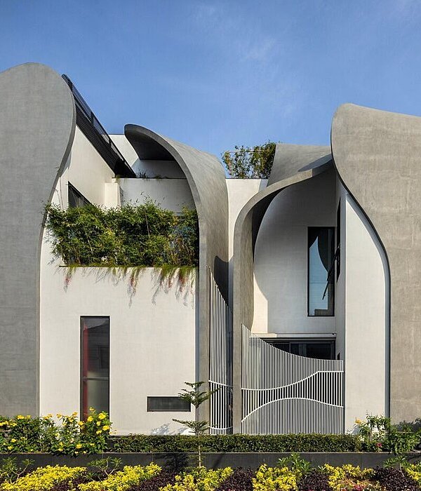 The Ribbon House: A Fluid Journey of Concrete and Emotion in Mohali