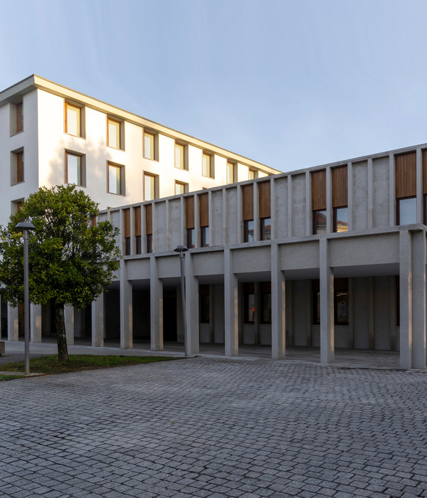 Renovation of the Espellos Building Envelope / Díaz y Díaz Arquitectos