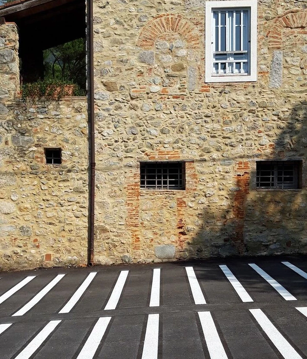 Public car park in the Nebbiano countryside