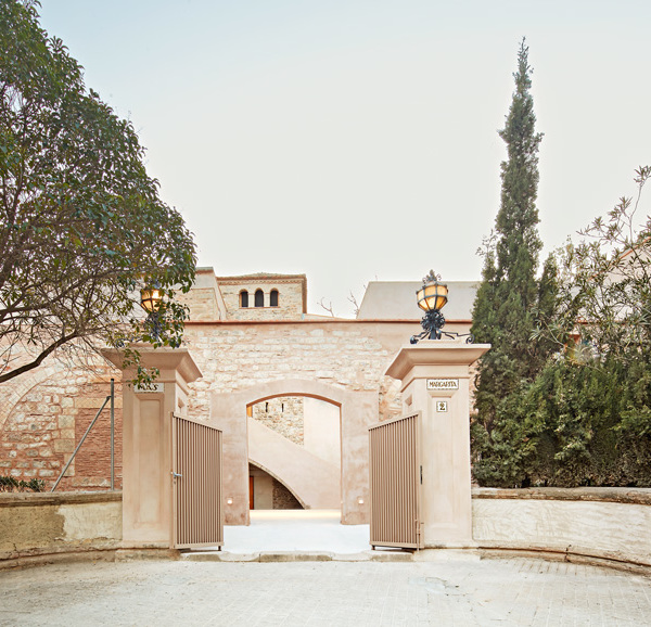 古老农舍改建而成的音乐学院 / BAMMP Arquitectes