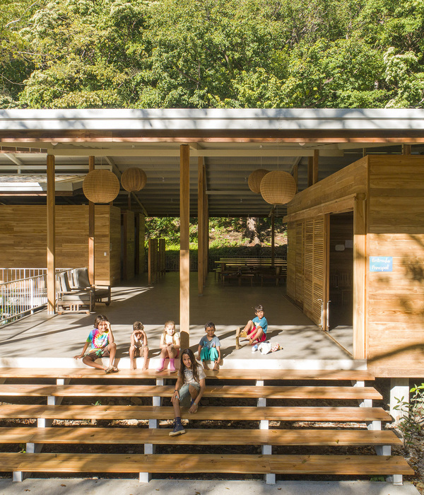 Casa de las Estrellas Waldorf School / Salagnac Arquitectos