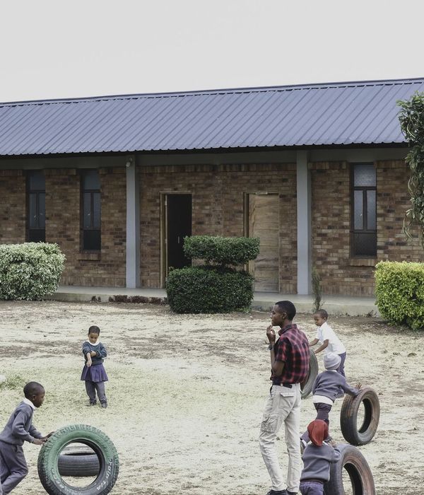 Mbalamwezi School / Sebastián Silva Zunza Arquitecto (SSZA)