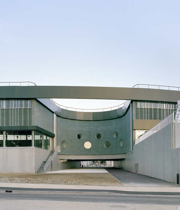 Balsaneo Aquatic Center / Mikou Studio