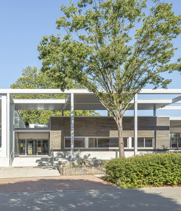 Espace 126 Community Center and School  / Studio 02 Architectes