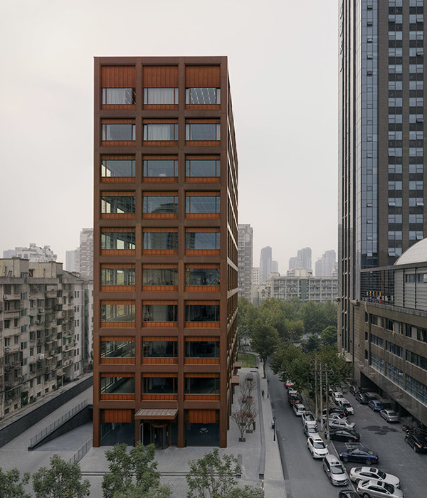 杭州莫干山路办公楼 | David Chipperfield 的精致铜幕墙设计