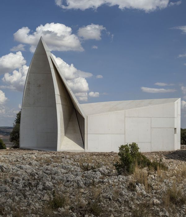 Chapel in Sierra La Villa / Sancho Madridejos 