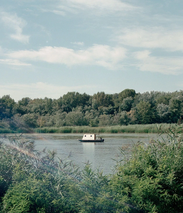 Sneci A small houseboat on Lake Tisza