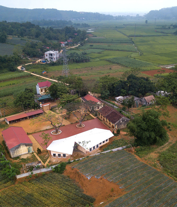 Thanh Tan Primary School / 1+1>2 Architects