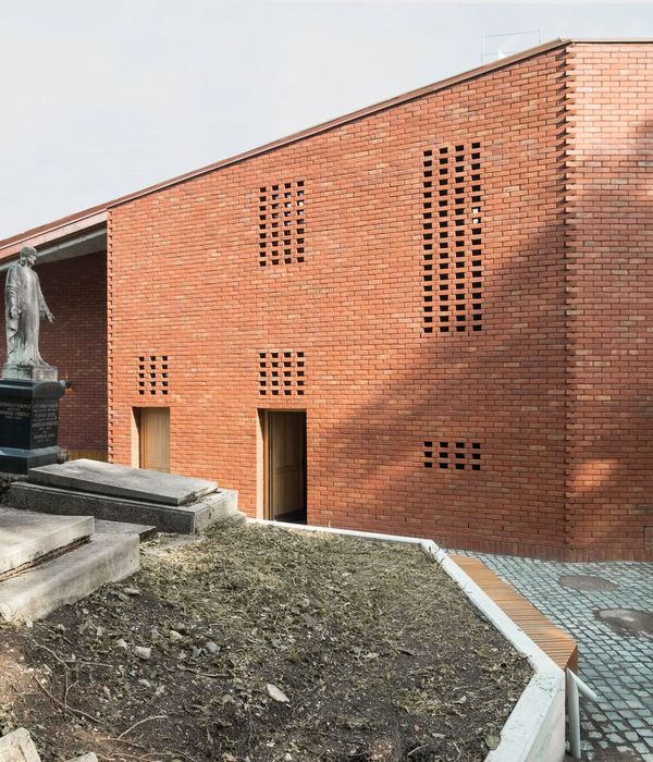 Lutheran Mortuary Chapel / TEKTUM