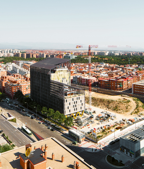 Madrid 地铁站综合体 | 旧车库的再生与创新