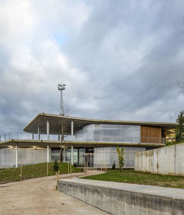 Afouteza Sports Fields / Irisarri + Piñera