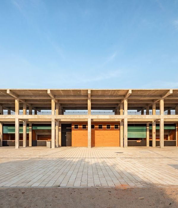 Colín Sports Hall / Quintanilla Arquitectos