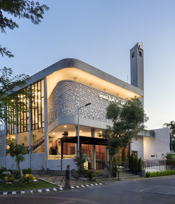 Honeycomb Mosque / Andyrahman Architect