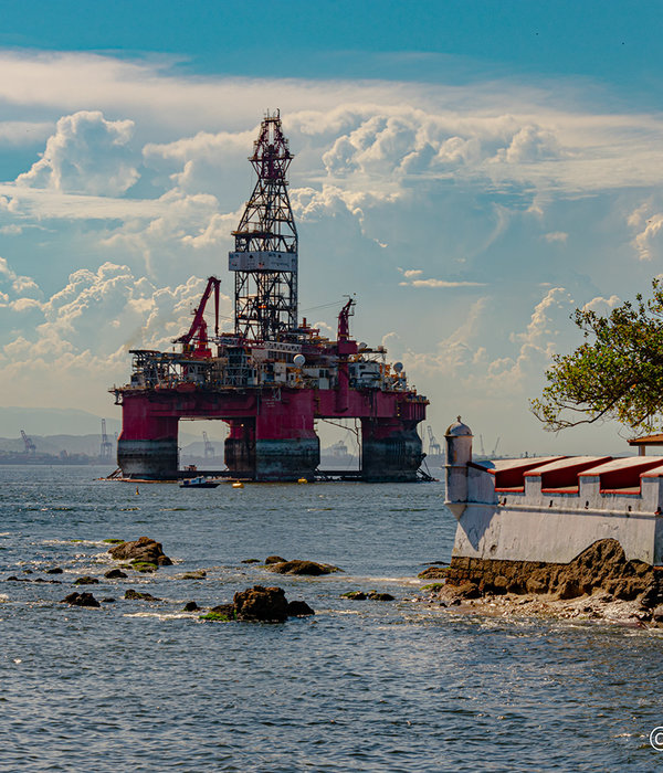 Oil exploration platform in Niterói-RJ, Brazil