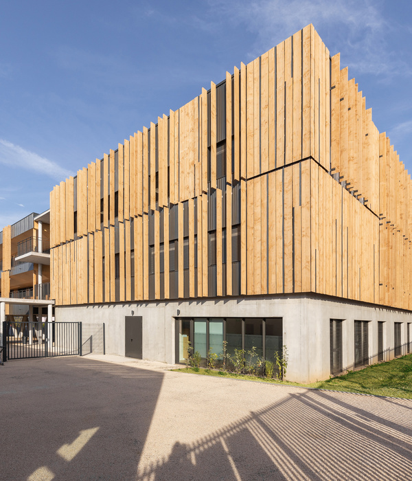 Port Marianne Secondary School / A+Architecture