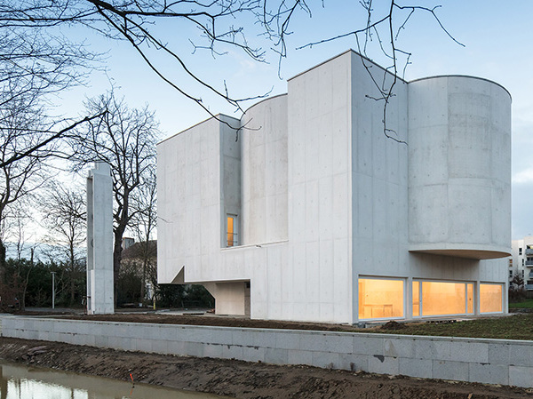 Saint-Jacques-de-la-Lande教堂，法国雷恩 / Álvaro Siza Vieira