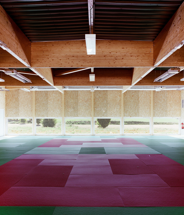 Sonzay’s Sports Dojo / Bauchet de La Bouvrie Architects