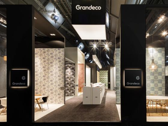 法兰克福展会上的 Grandeco 壁纸展厅 | Franken Standbouw 打造的真实家居空间