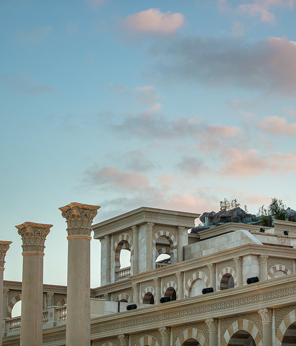 Anastasiya Gushchina 打造未来感 Khorfakkan Amphitheater