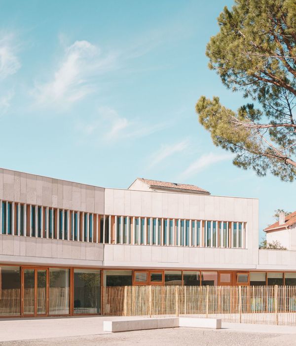 Fossil Building at Cabriès School / Amelia Tavella Architectes