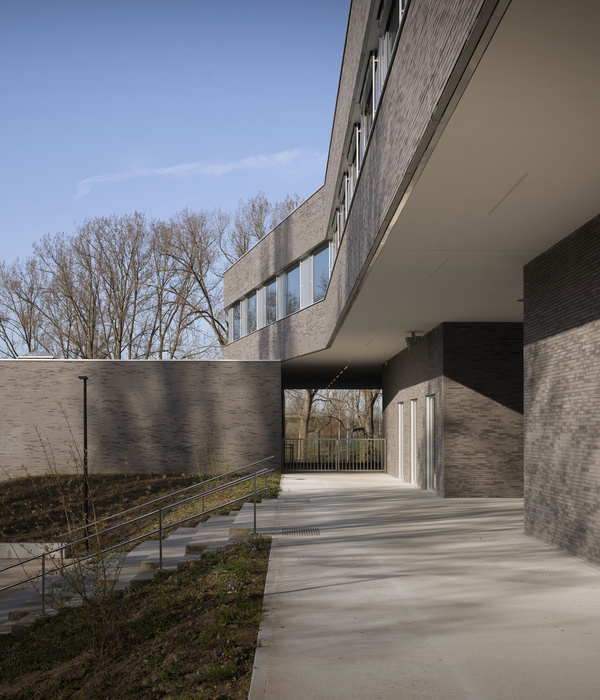 Groupe Scolaire Parc du Bempt  / zigzag architecture + Altiplan