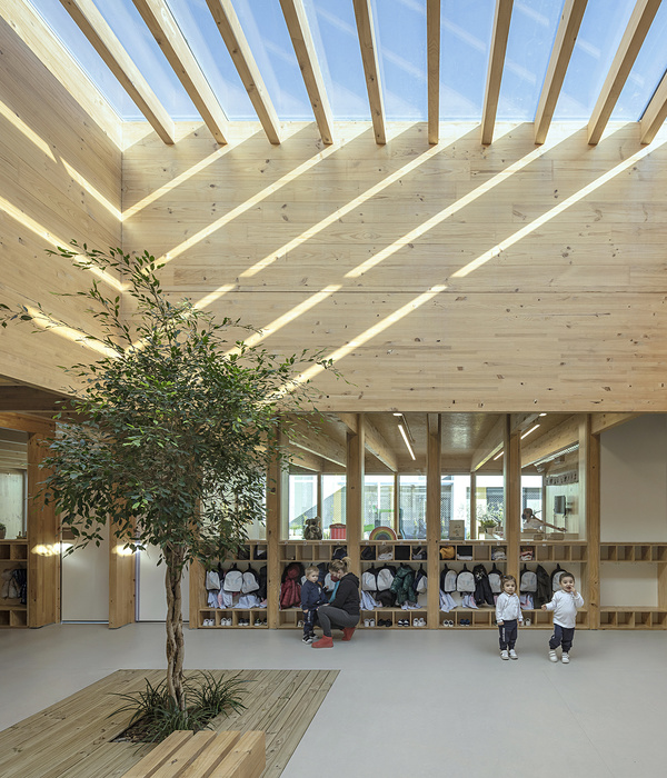 Bressol Creixem Jugant School / bxd arquitectura