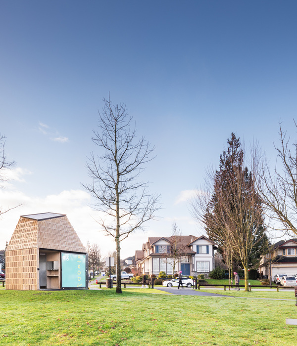 Surrey Park Washroom / JIM Architecture