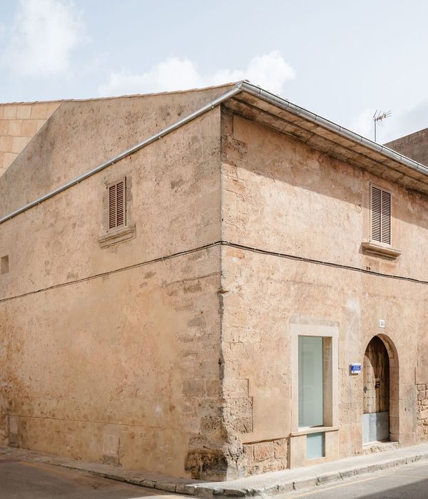 Toni Catany International Photography Center / mateoarquitectura