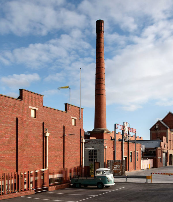 Little Creatures Brewery / Robert Simeoni Architects