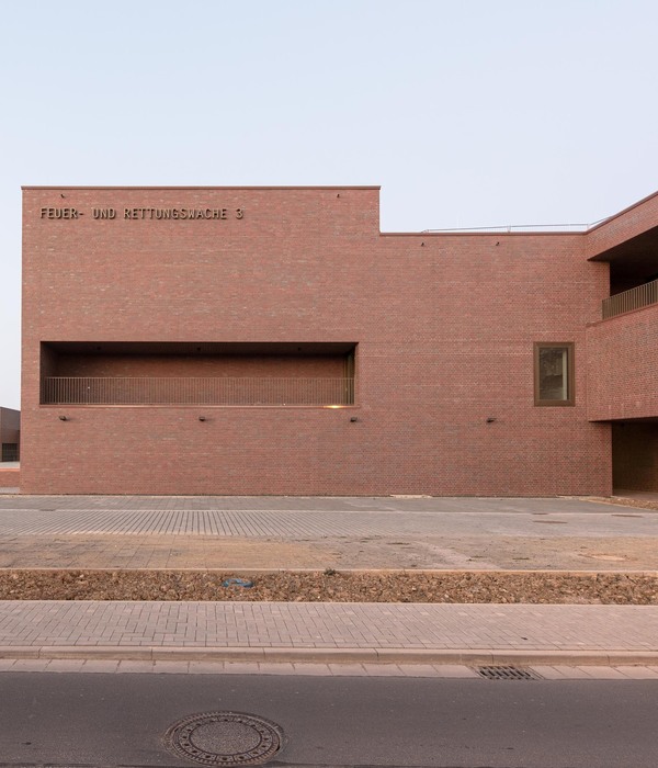 Fire and Rescue Station Wiesbaden-Igstadt / Bayer & Strobel Architekten