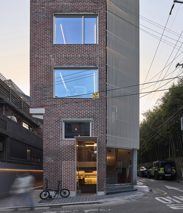 YN241 Mixed Use Building / skimA