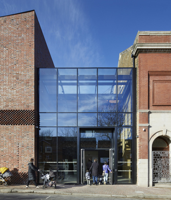 Plumstead Centre / Hawkins\Brown