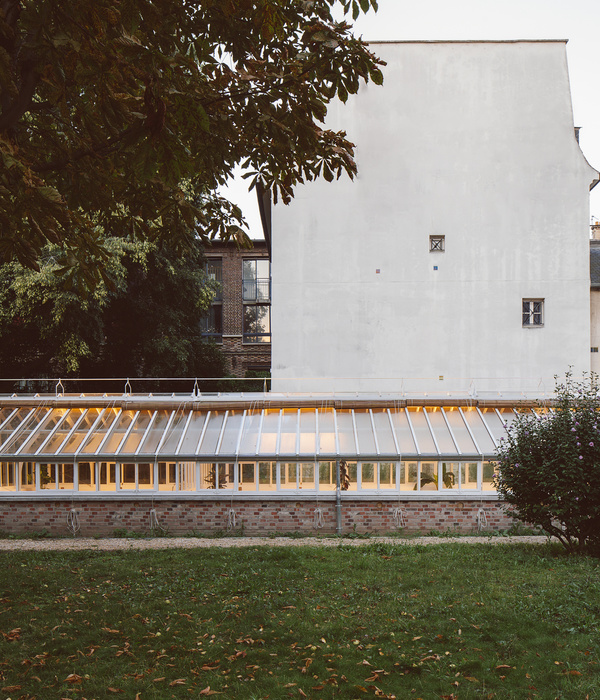 Horticultural Greenhouse Conversion / FORME ARCHITECTURE + URBANISME