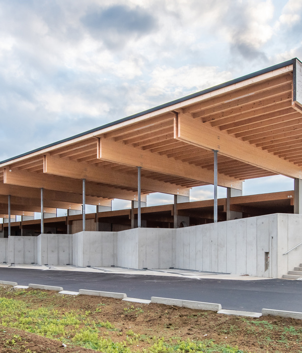 Collection Center for Recyclable Materials / RUHM Architekten