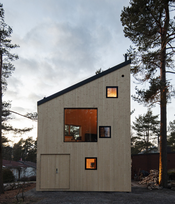 12 House / ORTRAUM