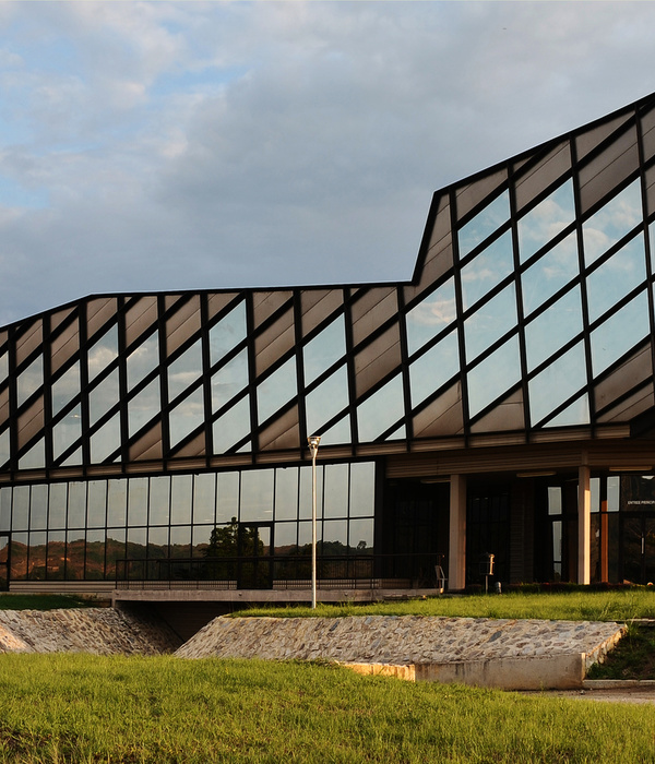 E3MG - Ecole des Mines et de la Métallurgie de Moanda / Maissa Architectures