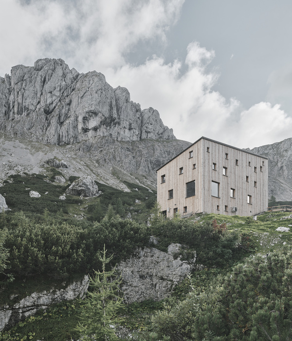 Voisthaler Hut  / Dietger Wissounig Architekten