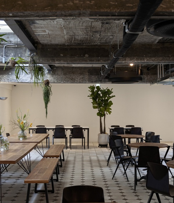 Oude Office and Café / yutaestudio