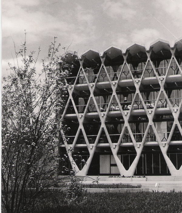 Architecture Classics: Mendoza School of Architecture / Enrico Tedeschi