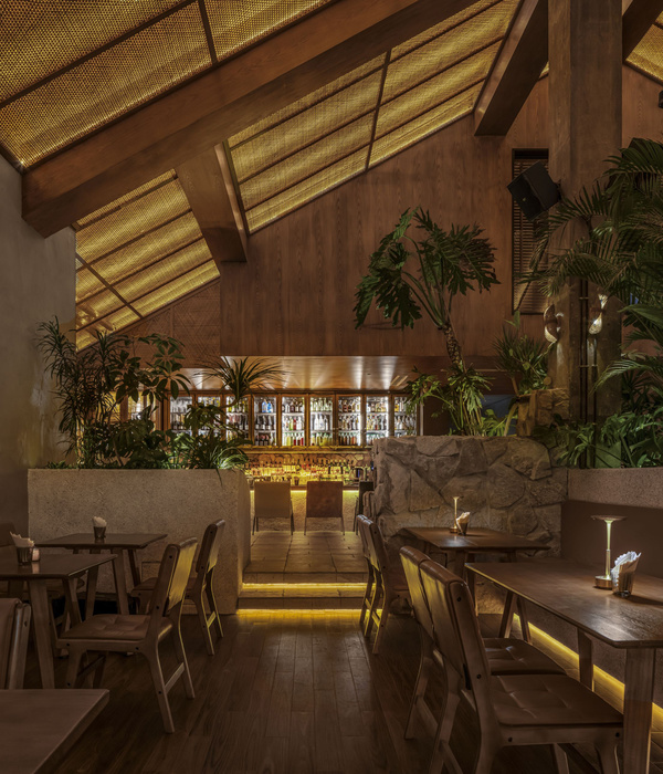 The Bond by hide&seek Bar & Restaurant / DAGA Architects