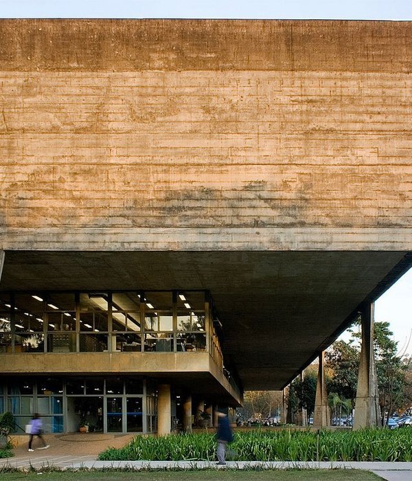 巴西圣保罗大学建筑与城市学院系馆 | 混凝土的优雅与连续空间