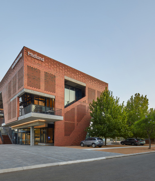 Curtin University Midland Campus / Lyons + Silver Thomas Hanley